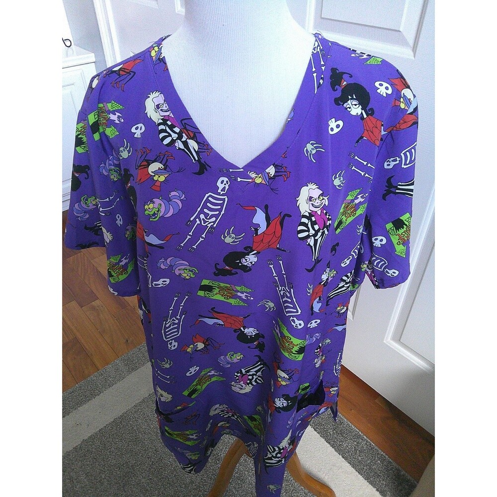 NEW  Women's Beetlejuice Purple Scrub Top With Pockets Size 2X Too Cute